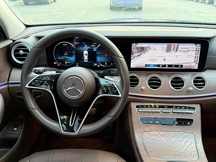 Фото 4 - Mercedes-Benz E-Class