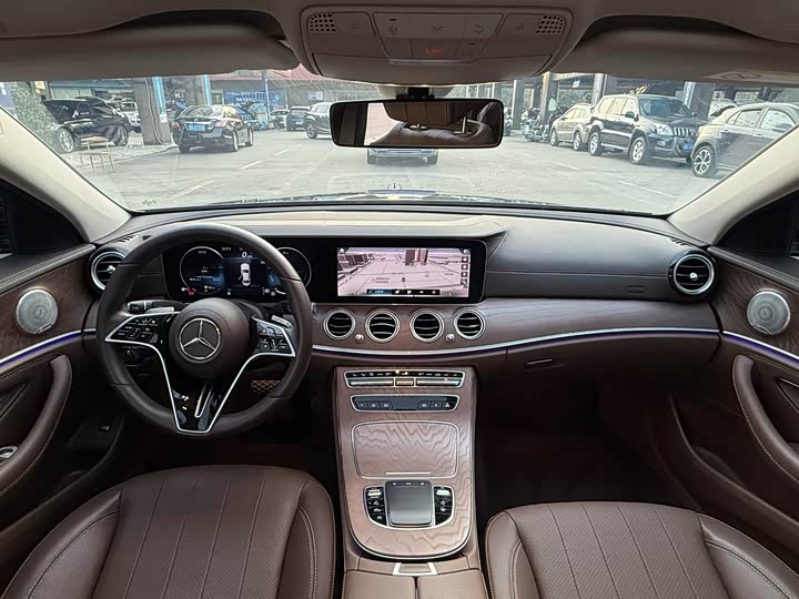 Фото 5 - Mercedes-Benz E-Class