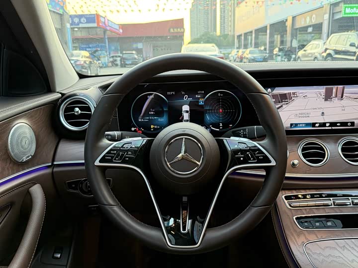 Фото 7 - Mercedes-Benz E-Class