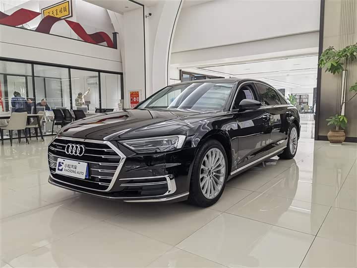 Фото 1 - Audi A8