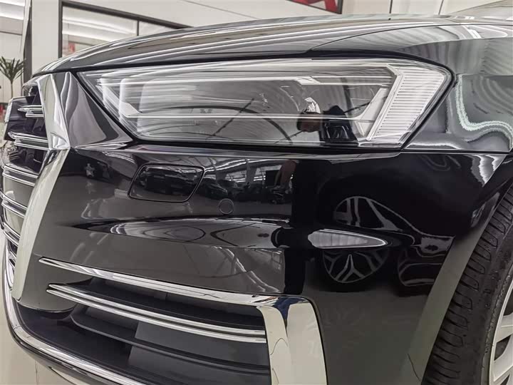 Фото 5 - Audi A8