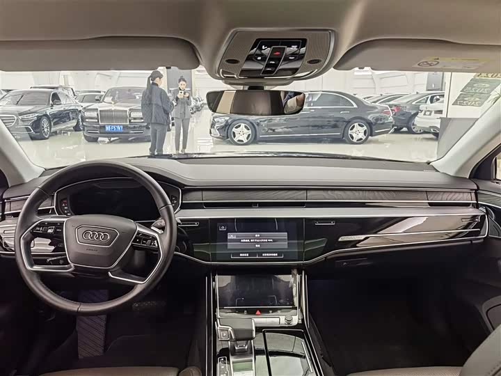 Фото 9 - Audi A8