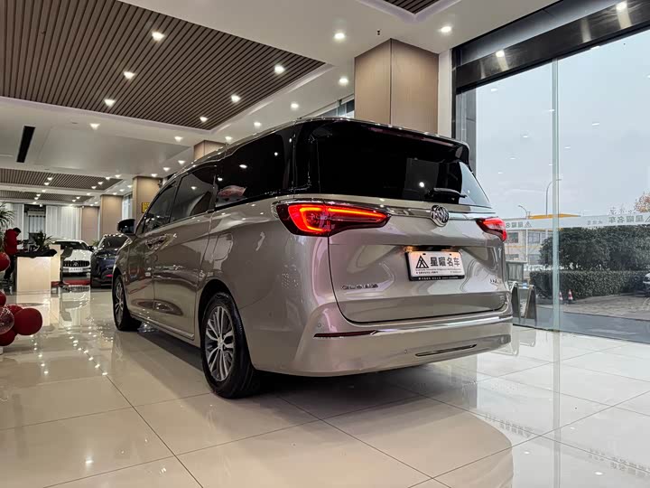 Фото 4 - Buick GL8 ES