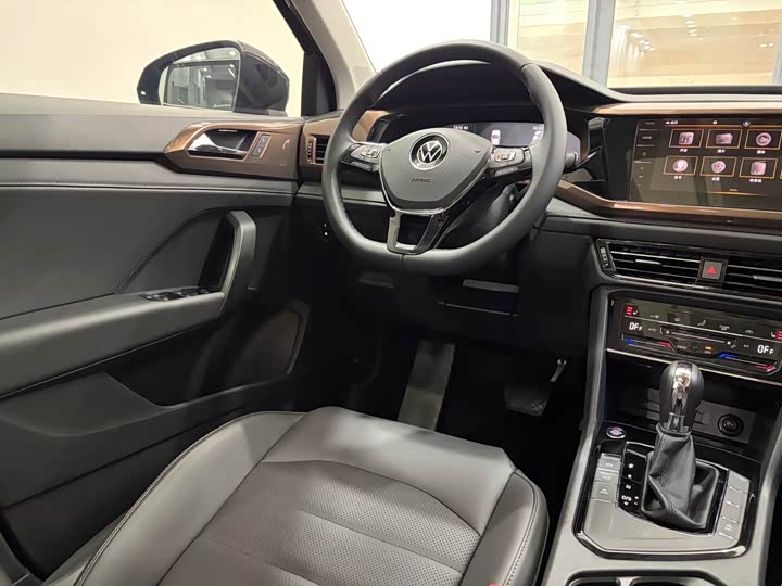 Фото 9 - Volkswagen Tharu