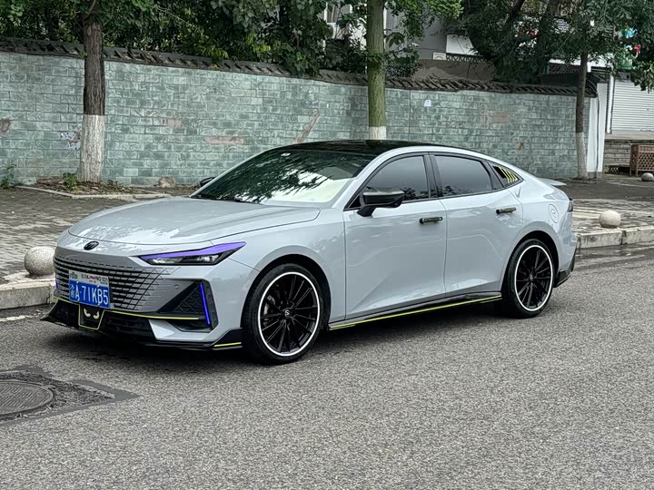 Фото 1 - Changan UNI-V