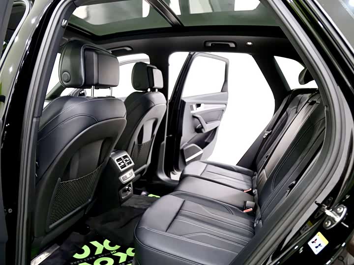 Фото 6 - Audi Q5L