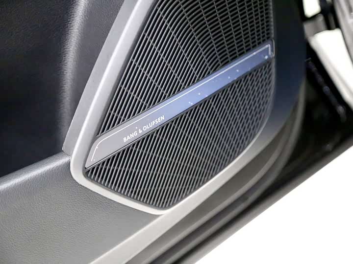 Фото 7 - Audi Q5L