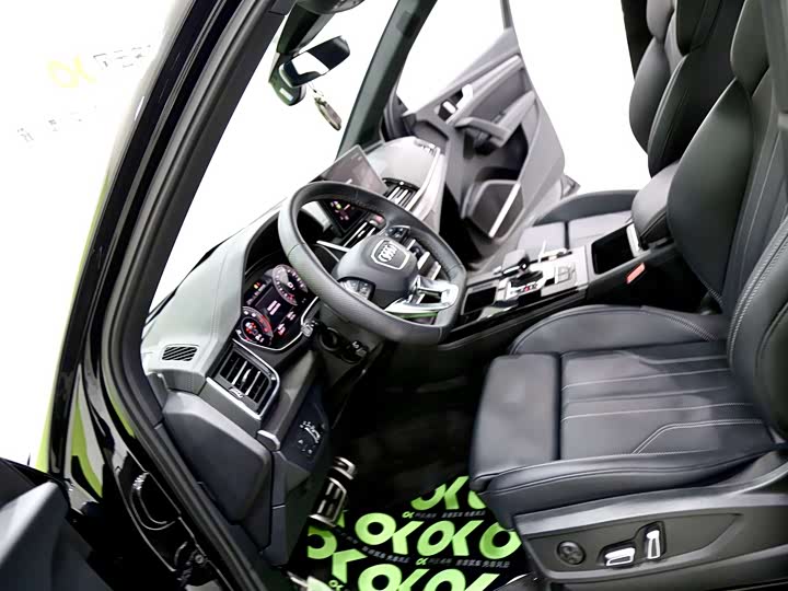 Фото 8 - Audi Q5L