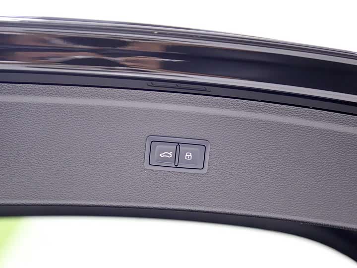 Фото 9 - Audi Q5L