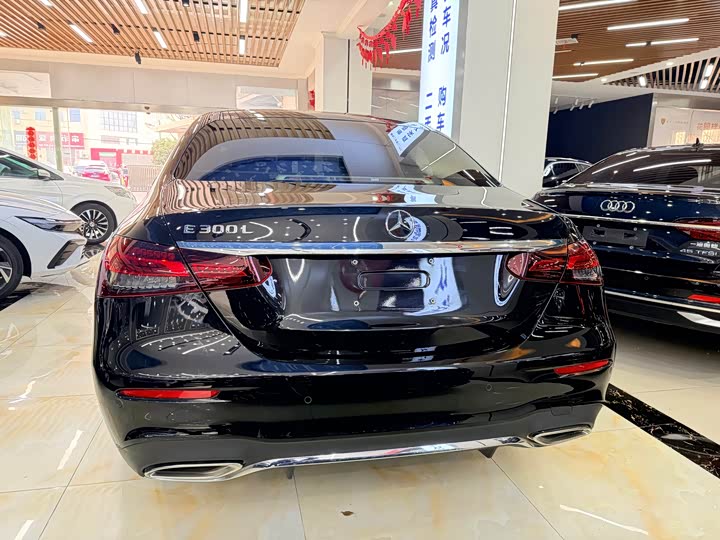 Фото 3 - Mercedes-Benz E-Class