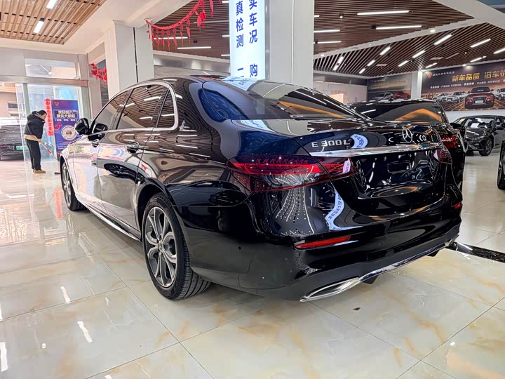 Фото 4 - Mercedes-Benz E-Class