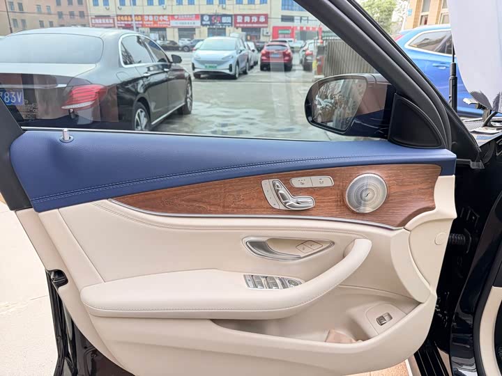 Фото 5 - Mercedes-Benz E-Class