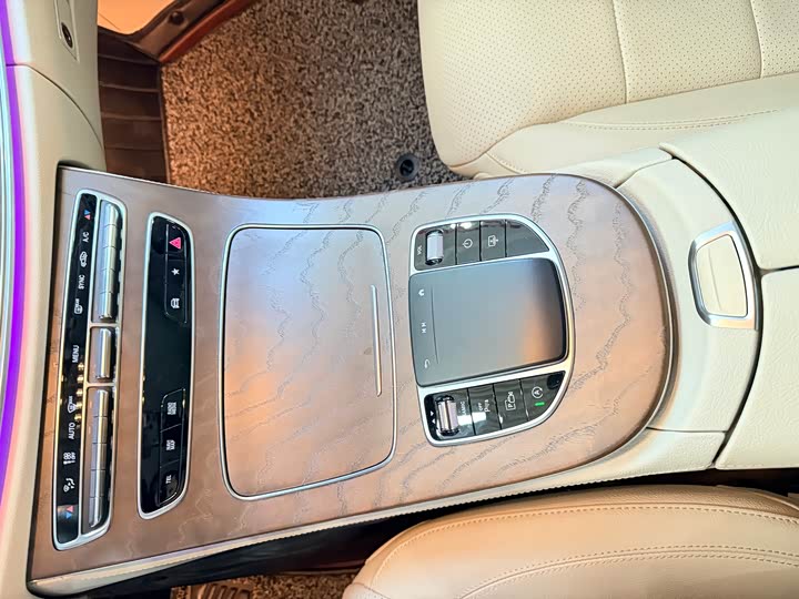 Фото 7 - Mercedes-Benz E-Class