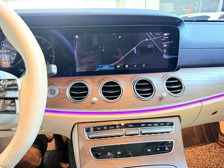 Фото 8 - Mercedes-Benz E-Class