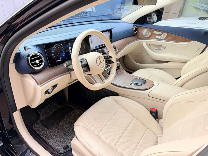 Фото 9 - Mercedes-Benz E-Class