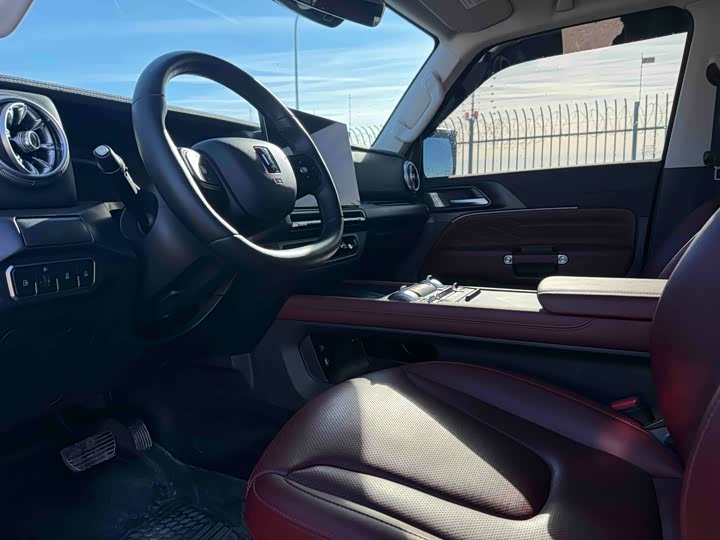 Фото 4 - Tank 300 Hybrid