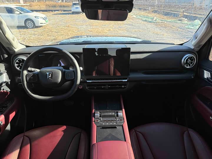 Фото 5 - Tank 300 Hybrid