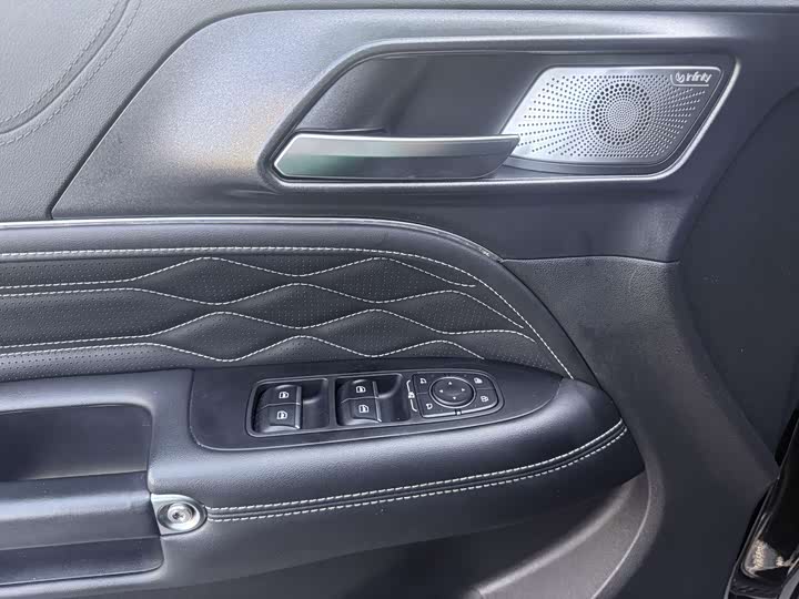 Фото 6 - Tank 300