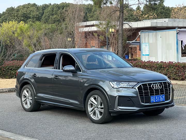 Фото 3 - Audi Q7