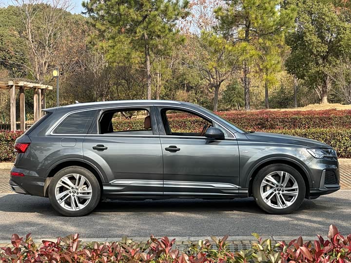 Фото 4 - Audi Q7
