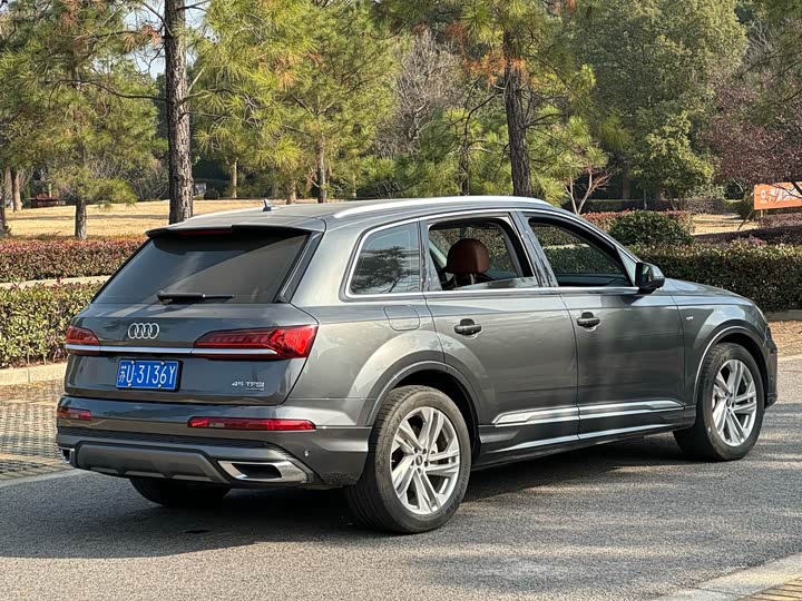 Фото 5 - Audi Q7