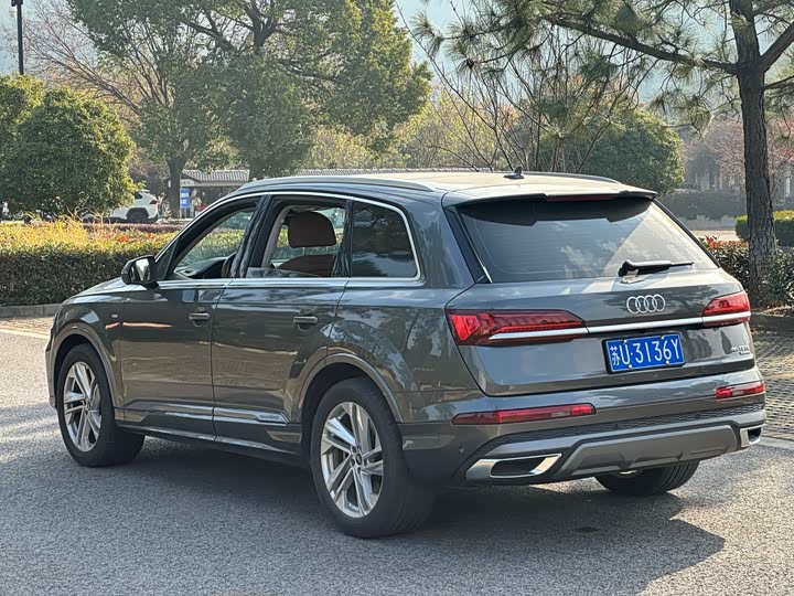 Фото 6 - Audi Q7