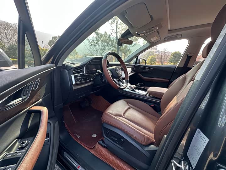 Фото 8 - Audi Q7