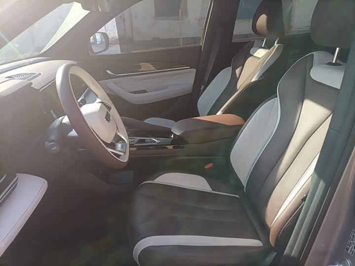 Фото 7 - Geely Monjaro