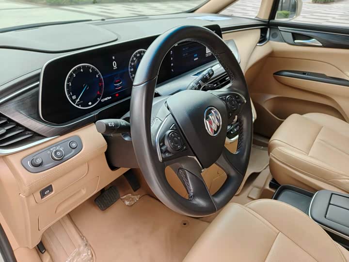 Фото 9 - Buick GL8 ES