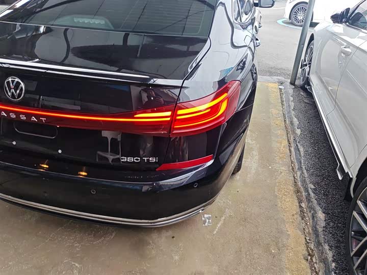 Фото 8 - Volkswagen Passat