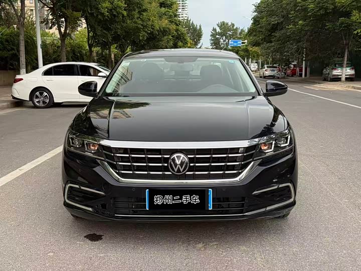 Фото 2 - Volkswagen Passat