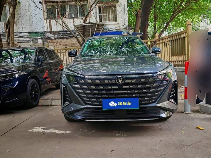Фото 2 - Changan UNI-Z Hybrid