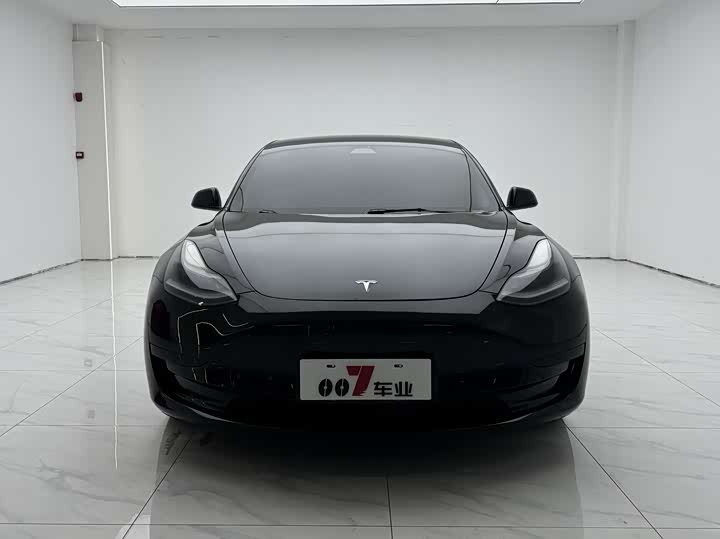 Фото 2 - Tesla Model 3