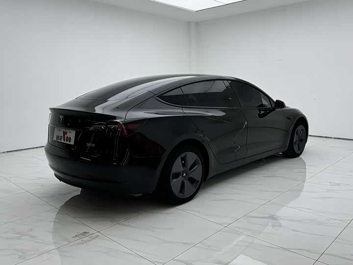 Фото 7 - Tesla Model 3