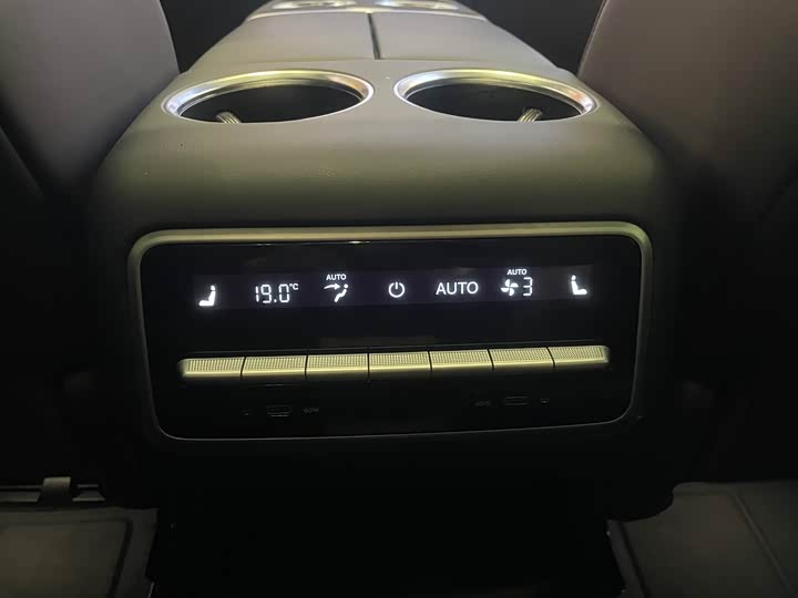 Фото 8 - LiXiang L8