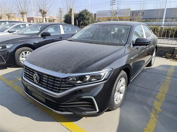 Фото 1 - Volkswagen Passat Hybrid