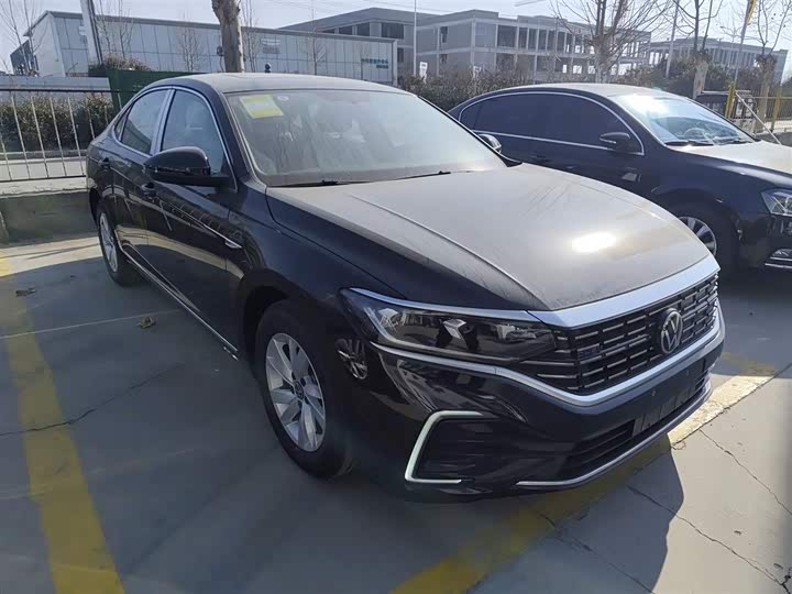 Фото 4 - Volkswagen Passat Hybrid