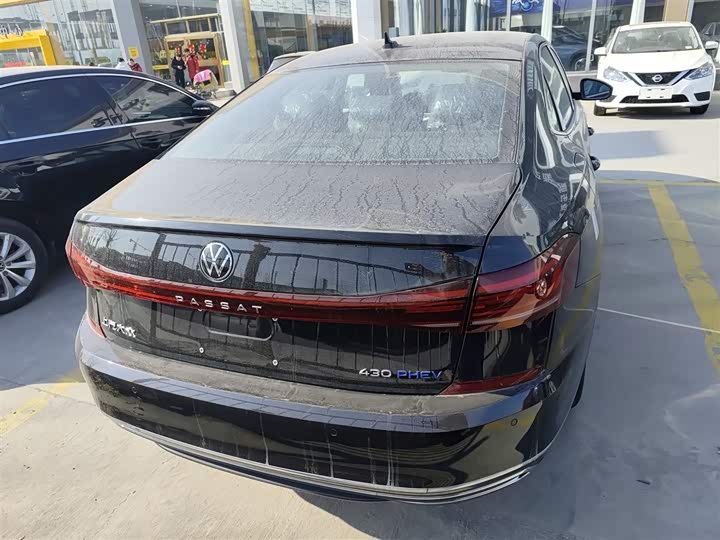 Фото 6 - Volkswagen Passat Hybrid
