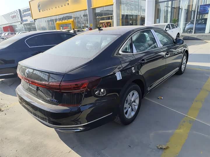 Фото 7 - Volkswagen Passat Hybrid