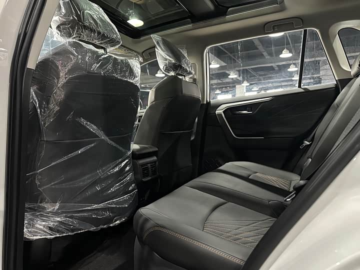 Фото 5 - Toyota RAV4