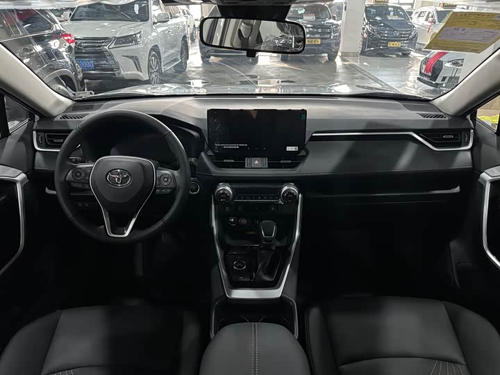 Фото 6 - Toyota RAV4