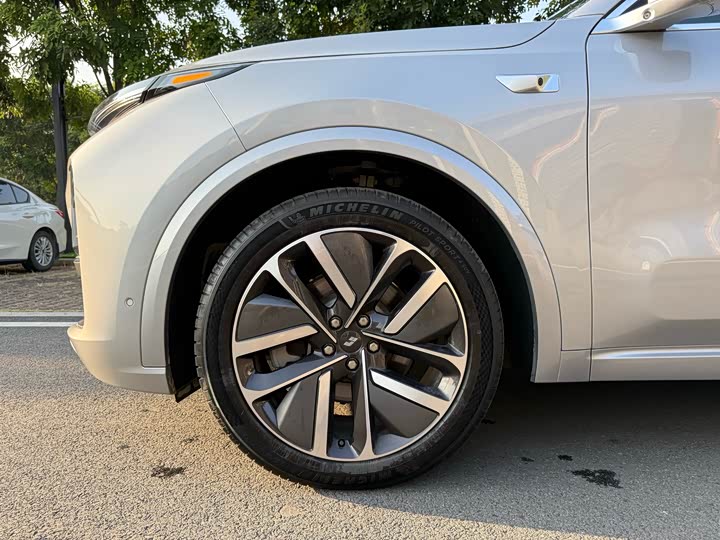 Фото 9 - LiXiang L8