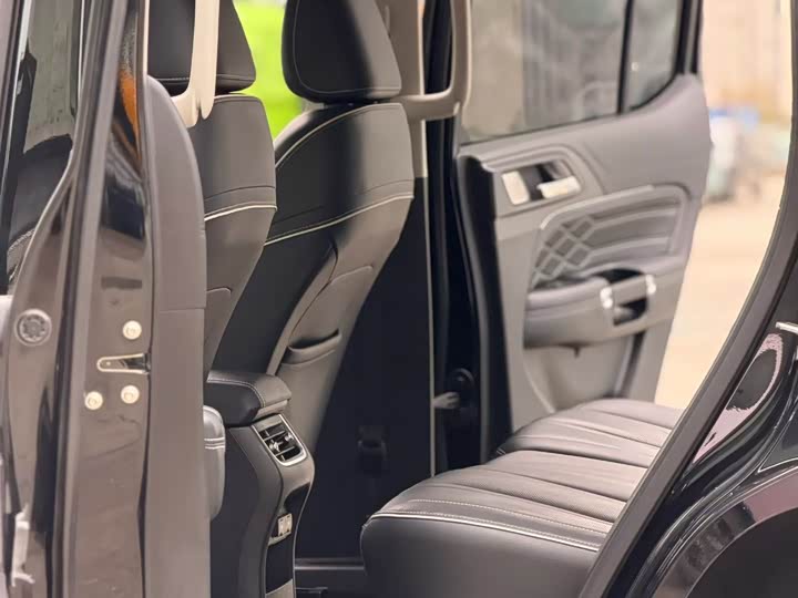 Фото 6 - Tank 300