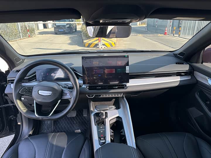 Фото 4 - Geely Preface