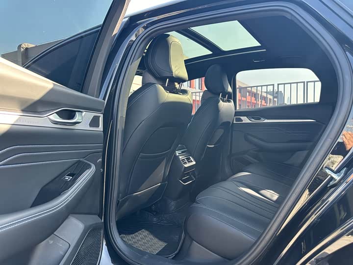 Фото 6 - Geely Preface