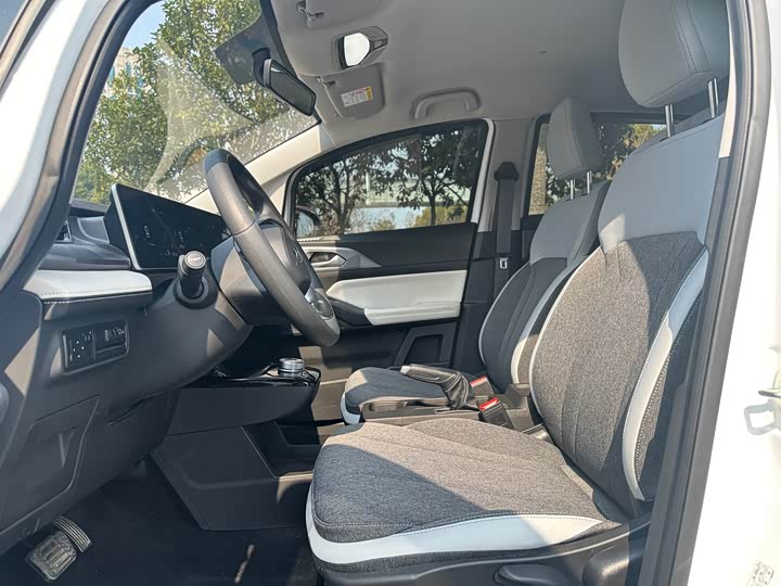 Фото 9 - Geely Geometry E Firefly