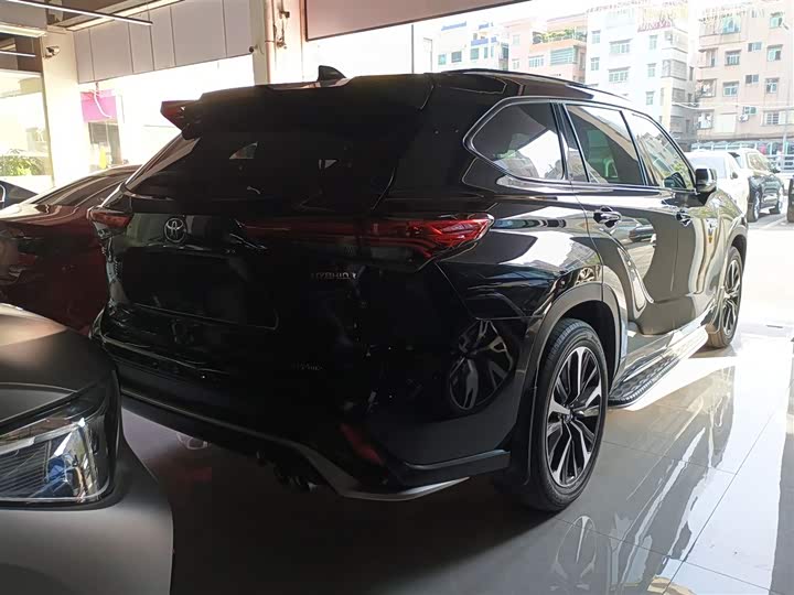 Фото 7 - Toyota Crown Kluger