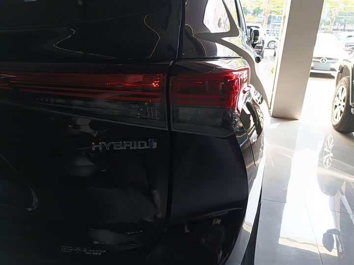 Фото 8 - Toyota Crown Kluger