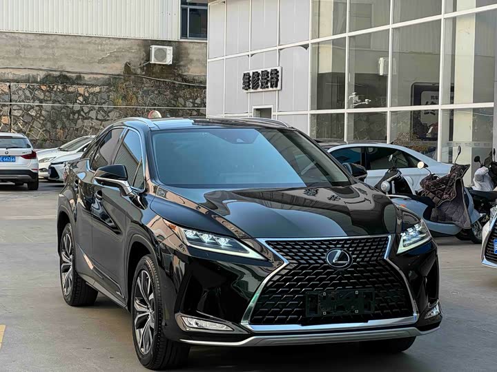 Фото 1 - Lexus RX