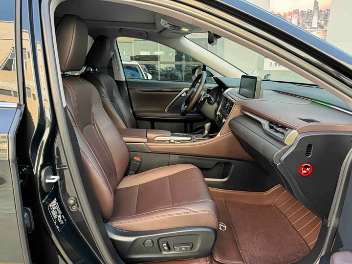 Фото 5 - Lexus RX